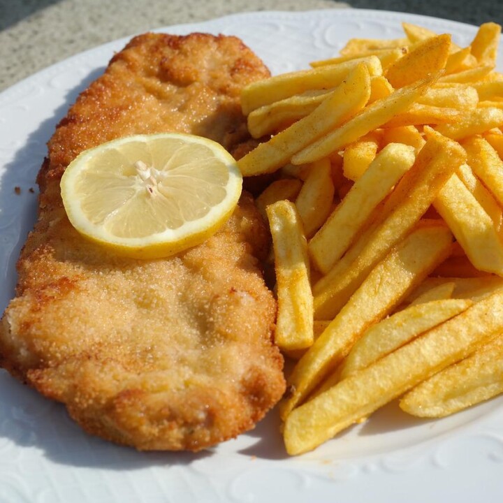 Schnitzel mit Pommes
